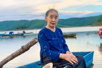 mo-thay-ba-ngoai